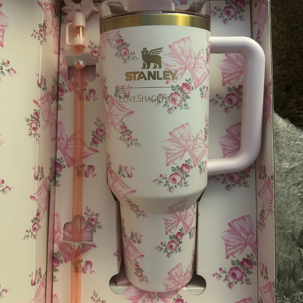 Stanley x Love Shack Fancy Rosa Beaux Pink 40oz